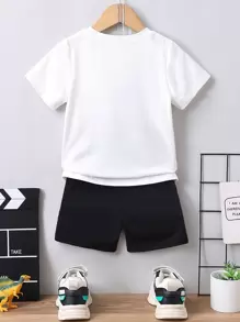 SHEIN 男小童黑色和白色撞色字母圖案短袖T恤和短褲套裝適合夏天