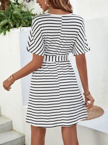 SHEIN LUNE Đầm Thắt lưng Sọc Giải trí - trắng - Xem 2