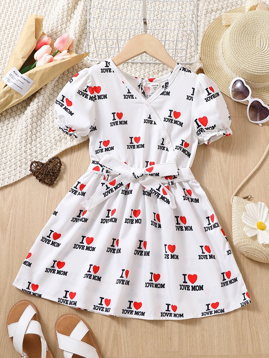 小女童愛心和字母圖案泡泡袖繫腰帶洋裝