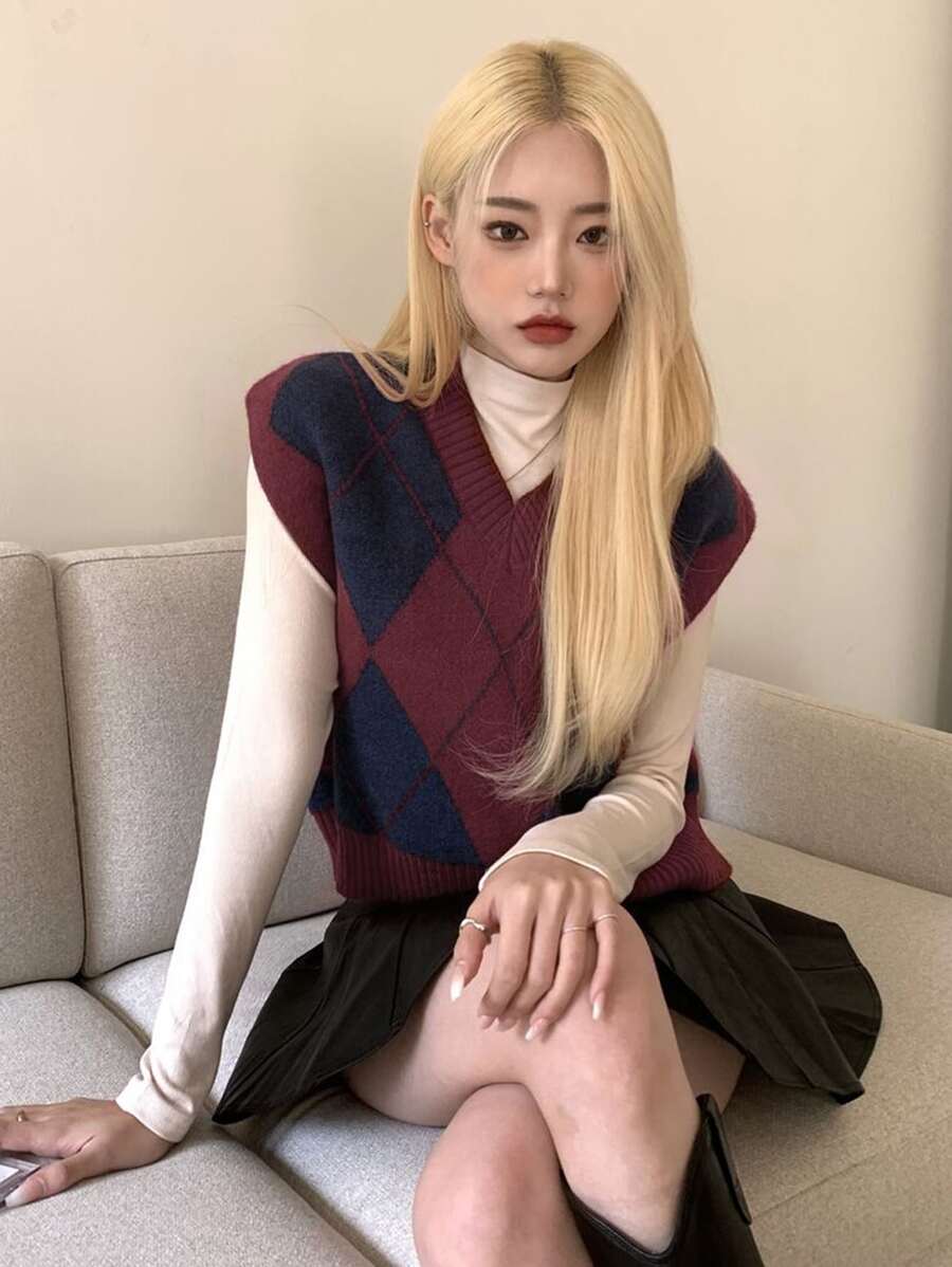 DAZY Argyle Pattern V Neck Sweater Vest Without Tee - Red - View 1