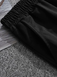 Manfinity EMRG 寬鬆版型男士短褲，印有口號雕塑圖案和束口腰帶圖形繪畫，天使男友禮物 - 黑色 - 查看 3