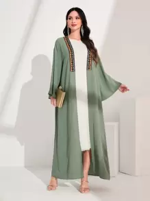 Al Najma 几何刺绣对比色带面板前开式适度长袖阿拉伯长袍 - 薄荷綠 - 查看 2