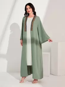 Al Najma 几何刺绣对比色带面板前开式适度长袖阿拉伯长袍 - 薄荷綠 - 查看 7