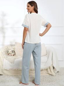 Conjunto de pijama pantalones con camiseta con estampado de letra - Azul y blanco - Ver 2