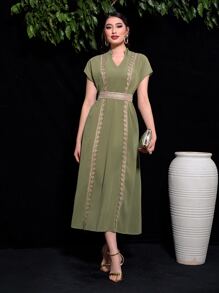 Al Najma 拼接水溶蕾絲蝙蝠袖繫腰帶連衣裙 - 軍綠色 - 查看 1