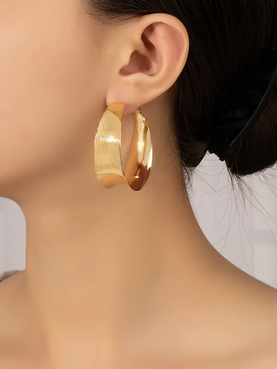Minimalist Hoop Earrings - Yellow Gold - View 1