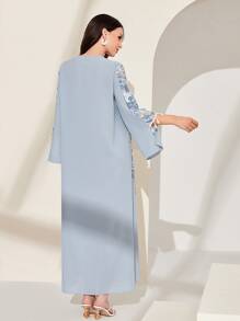 Al Najma 佩斯利印花镶片流苏细节长袍，端庄的长袖阿拉伯连衣裙