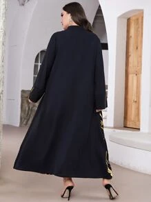 Al Najma 大碼燙金花朵印花缺口領直筒洋裝 - 黑色 - 查看 2