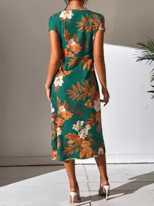 SHEIN Holidaya Vestido con estampado floral fruncido bajo con abertura de manga murciélago - Verde - Ver 2
