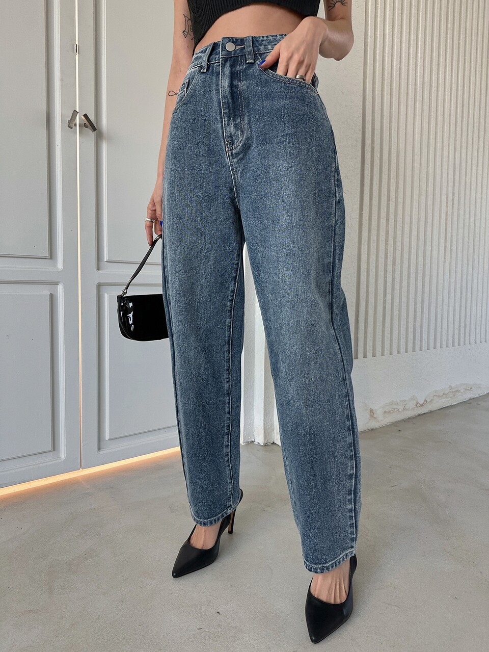 Zipper Fly Tapered Jeans