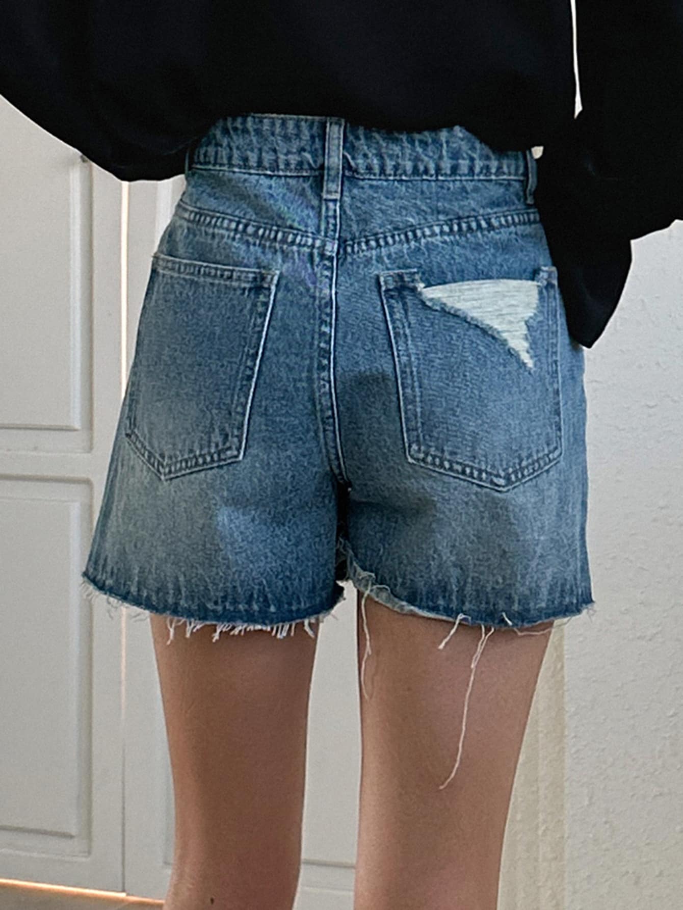 Slitna denimshorts med rå fåll från Jorts - Mediumtvätt - Visa 4