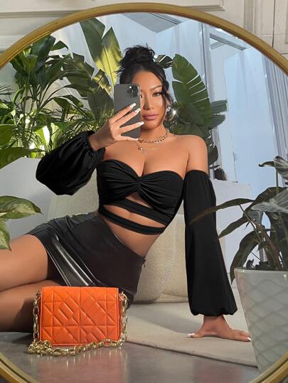 Haut Court D'été Sexy Avec Épaule Dénudée, Devant Torsadé Et Découpe