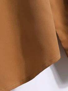 Manfinity Hombres Camisa con diseño de parche de letra con bolsillo delantero sin camiseta