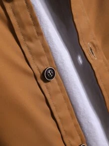 Manfinity Hombres Camisa con diseño de parche de letra con bolsillo delantero sin camiseta