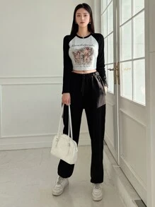 DAZY Camiseta corta de manga raglán con gráfico de letras y números para mujer - Multicolor - Ver 4