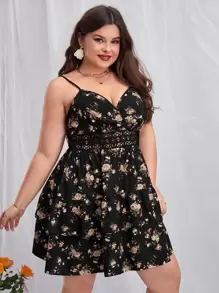 SHEIN VCAY 大碼印花水溶蕾絲拼接吊帶連衣裙 - 黑色 - 查看 4