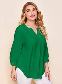 SHEIN LUNE Plus Notched Neck Curved Hem Top - Green - View 1