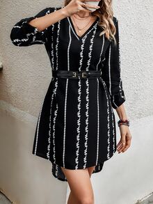 SHEIN LUNE 條紋印花捲邊袖高低下擺直筒連衣裙不附腰帶 - 黑與白 - 查看 3