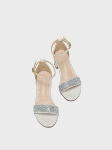 One Pair Of Beautiful, Exquisite, Comfortable, And Fashionable High Heeled Sandals For Girls