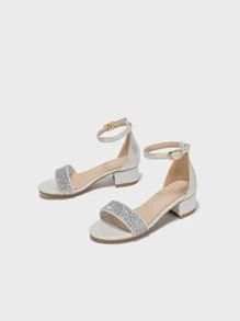 One Pair Of Beautiful, Exquisite, Comfortable, And Fashionable High Heeled Sandals For Girls