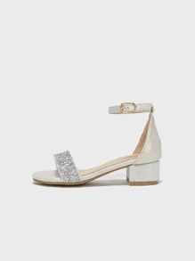 One Pair Of Beautiful, Exquisite, Comfortable, And Fashionable High Heeled Sandals For Girls
