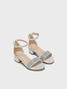 One Pair Of Beautiful, Exquisite, Comfortable, And Fashionable High Heeled Sandals For Girls