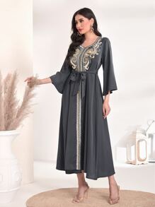 Al Najma 圖案刺繡繫腰帶連衣裙 - 深灰色 - 查看 3