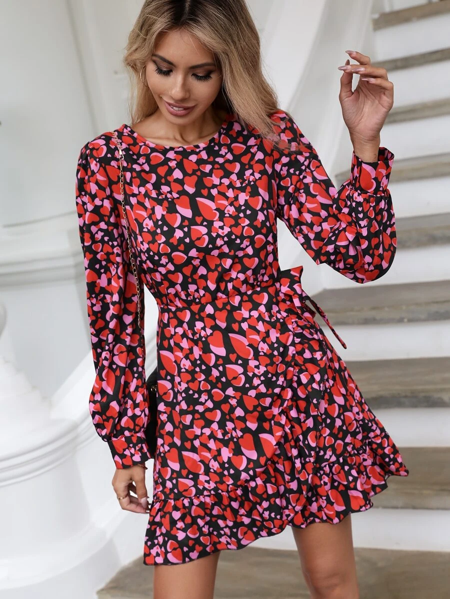 SHEIN VCAY Vestido con estampado de corazón bajo con fruncido con diseño de nudo - Negro - Ver 1