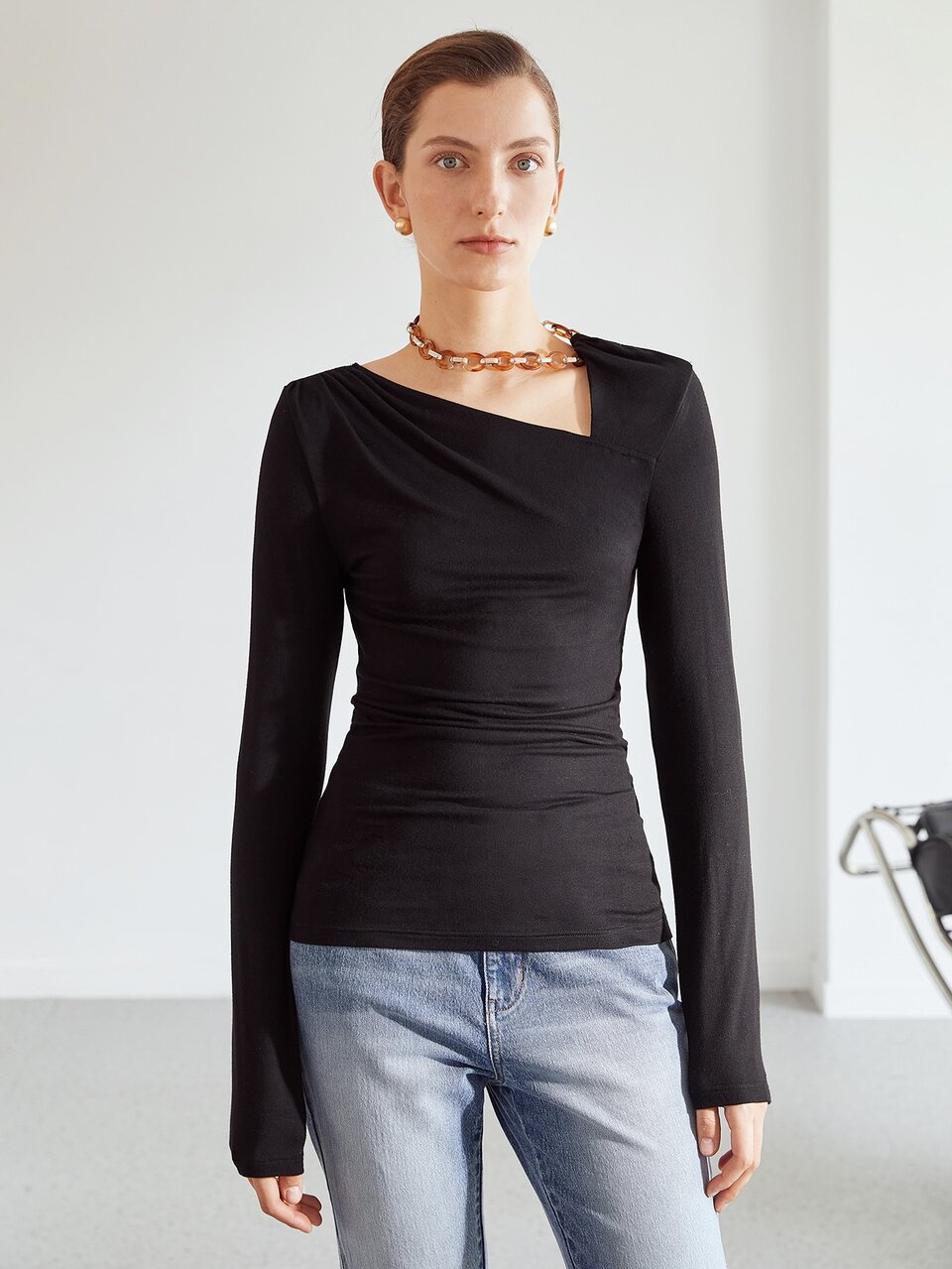 MOTF CHAIN-NECK TOP