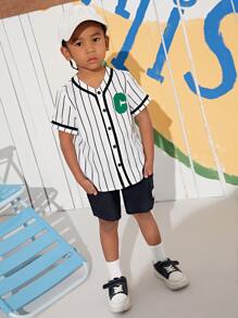 SHEIN 小男童字母補丁細節翻蓋口袋短褲