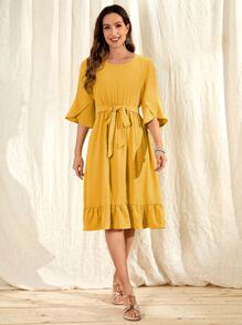 EMERY ROSE Vestido con cinturón de manga con volante bajo con fruncido - Amarillo - Ver 1