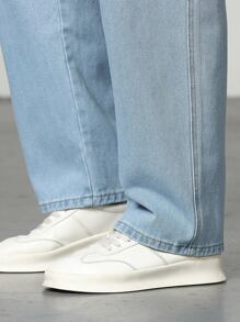 Manfinity Homme Loose Fit Men's Cotton Cargo Jeans With Flap Pockets - Light Wash - View 5