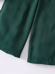 SHEIN Conjunto verde de dos piezas para niña joven con top corto con hombros descubiertos y pantalones cortos de cintura alta, informal y de moda para el verano - Verde Oscuro - Ver 4
