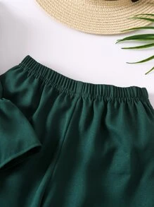 SHEIN Conjunto verde de dos piezas para niña joven con top corto con hombros descubiertos y pantalones cortos de cintura alta, informal y de moda para el verano - Verde Oscuro - Ver 5