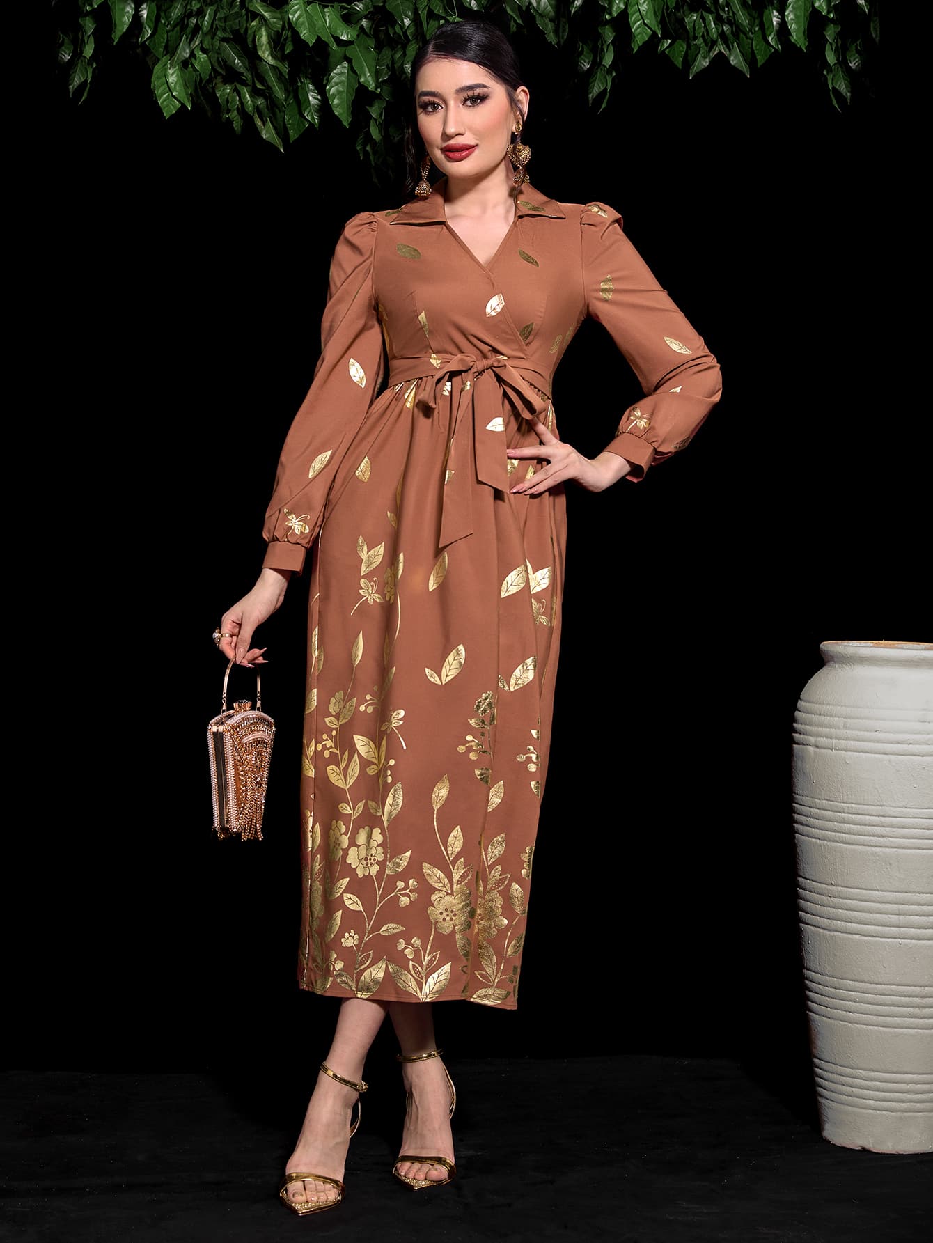 Modelyn 燙金花朵印花泡泡袖繫腰帶洋裝 - 鏽棕色 - 查看 1