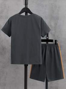 SHEIN Chicos Shorts con camiseta de color combinado - Multicolor - Ver 2