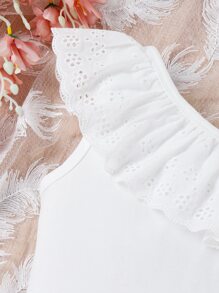 SHEIN Vintaside Kids Tween Girl Asymmetrical Neck Eyelet Embroidery Ruffle Trim Top & Shorts