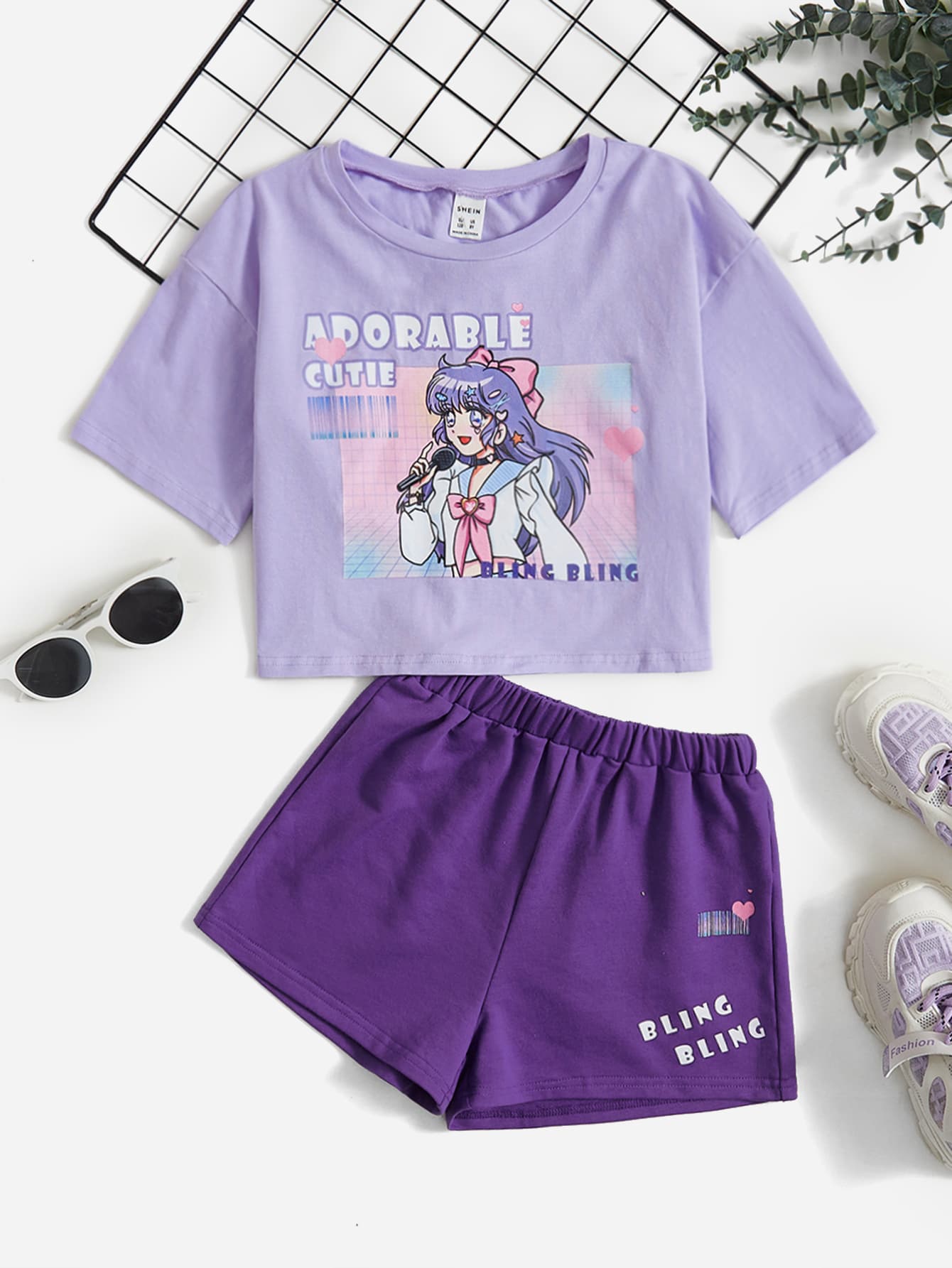 SHEIN 女孩人物和字母圖案T恤和短褲