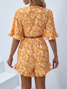 SHEIN VCAY Floral Print Tie Front Crop Top & Shorts - Multicolor - View 2