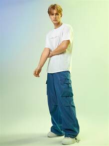 Manfinity RebelGame Men Cotton Flap Pocket Cargo Jeans - Medium Wash - View 8