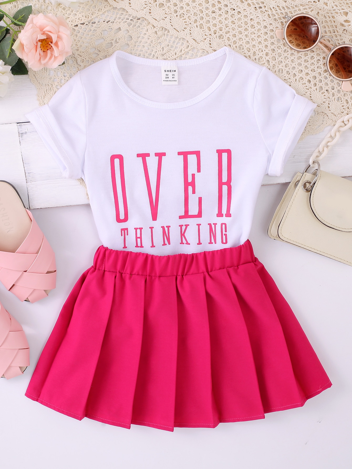 shein-kids-evryday-toddler-girls-letter-graphic-tee-pleated-skirt