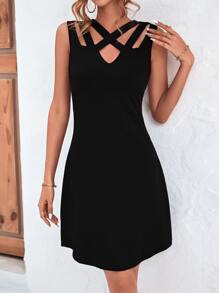 SHEIN LUNE 素色交叉背心連衣裙 - 黑色 - 查看 1