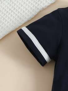 嬰兒熊和字母圖案T恤和裙子