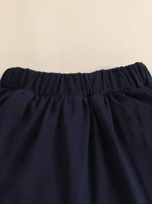 嬰兒熊和字母圖案T恤和裙子