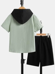 SHEIN 男孩字母補丁細節連帽襯衫和短褲