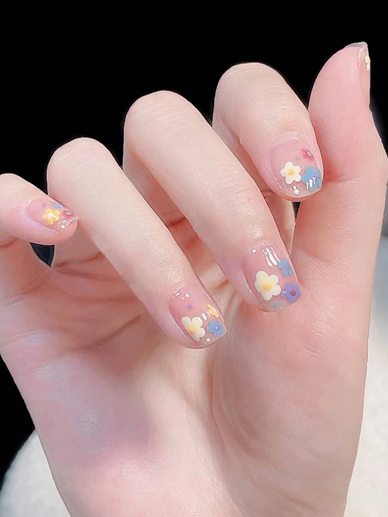 提升你風格帶24入組短方形印花假指甲和1入組指甲銼和1張膠帶 - 彩色 - 查看 1