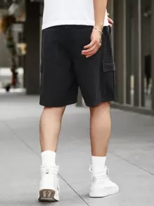 Manfinity Homme 男款寬鬆版式字母拼布翻蓋口袋牛仔短褲，純色黑色時尚街頭饒舌風格外出穿搭 - 黑色 - 查看 2