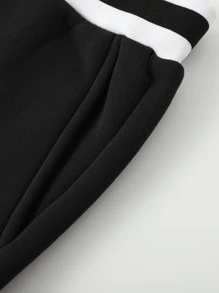 Aesthetic Post 男士字母圖案袋鼠口袋抽繩連帽衫和短褲 - 黑色 - 查看 4