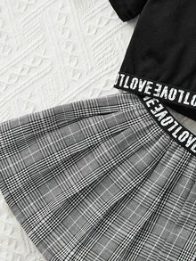 嬰兒字母織帶POLO衫和格紋百褶半身裙