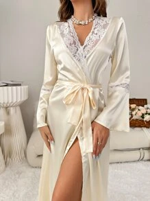 Bata de dormir con encaje en contraste con cinturón de satén - Beis - Ver 4